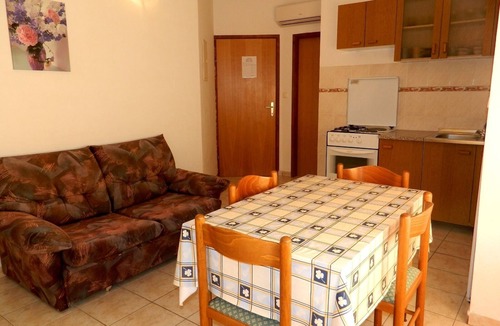 Rogoznica Apartment | Two bedroom apartment with terrace Rogoznica (A-15005-a)