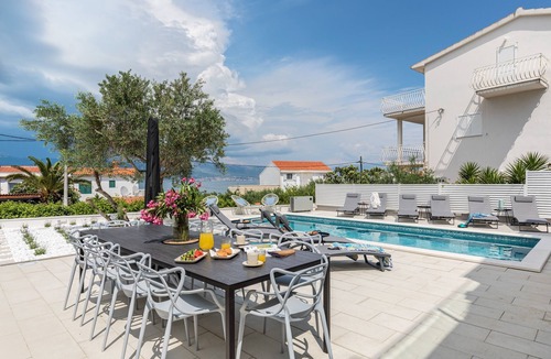 Municipality of Trogir Apartment | Two bedroom apartment with a swimming pool Arbanija, Čiovo (A-25090-b)