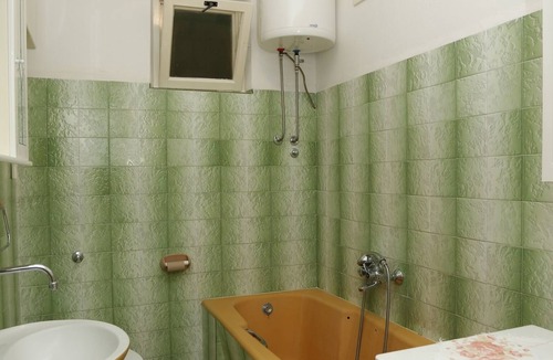 Supetar Apartment | Two bedroom apartment with balcony and sea view Supetar, Brač (A-16699-a)