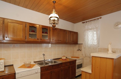 Supetar Apartment | Two bedroom apartment with balcony and sea view Supetar, Brač (A-16699-a)