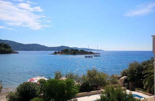 Vela Luka Apartment | Two bedroom apartment near beach Cove Gradina, Korčula (A-9273-a)