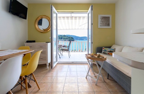 Vela Luka Apartment | Two bedroom apartment near beach Cove Gradina, Korčula (A-9273-a)