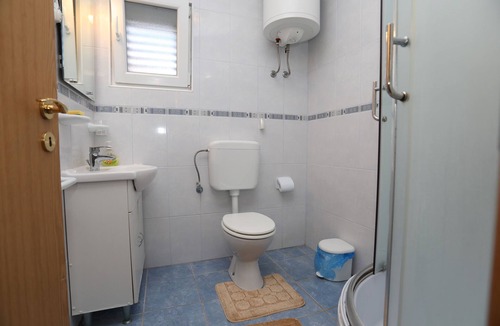 Vinisce Apartment | Two bedroom apartment with terrace Vinišće, Trogir (A-16439-a)