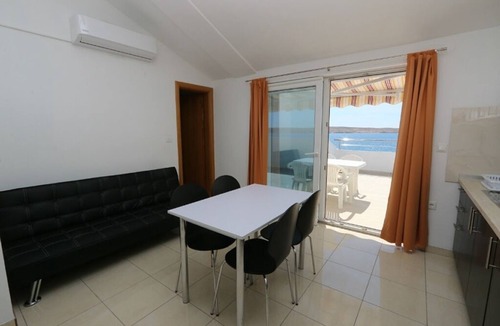 Kustici Apartment | Two bedroom apartment near beach Kustići, Pag (A-4086-e)
