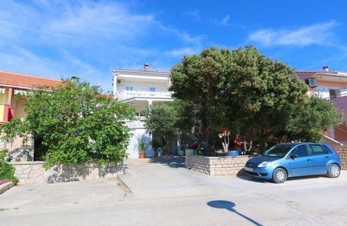 Kustici Apartment | Two bedroom apartment near beach Kustići, Pag (A-4086-e)