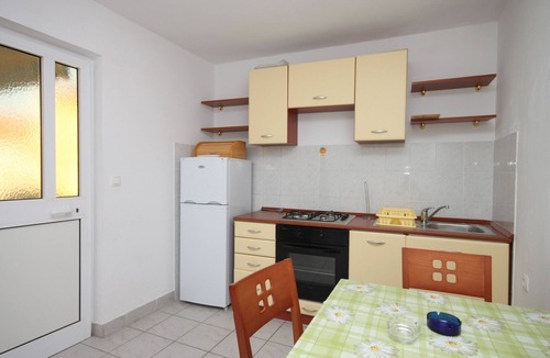 Kustici Apartment | Two bedroom apartment near beach Zubovići, Pag (A-6356-c)