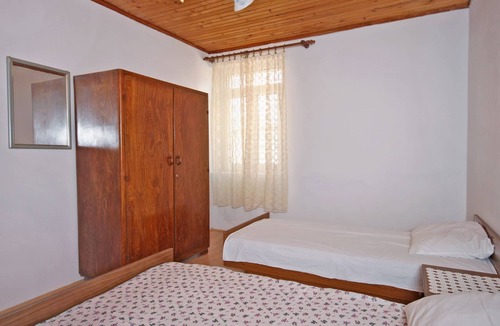Metajna Apartment | Two bedroom apartment near beach Metajna, Pag (A-6351-a)