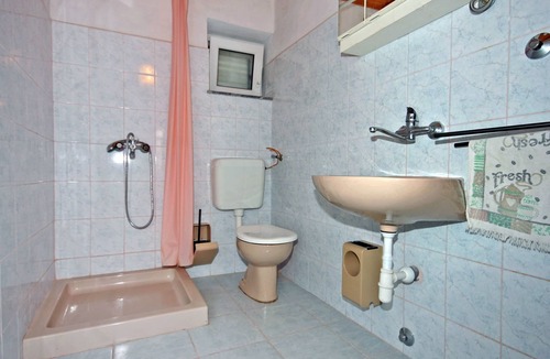 Metajna Apartment | Two bedroom apartment near beach Metajna, Pag (A-6351-a)
