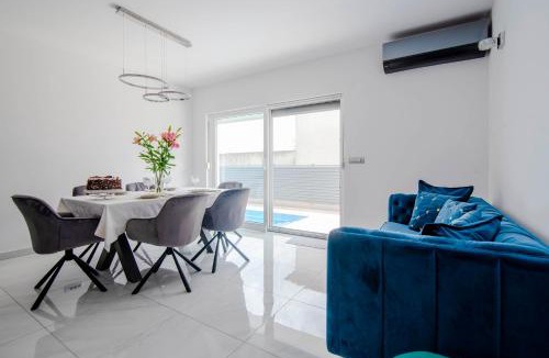 Sinj Apartment | Two bedroom apartment Karmen with pool
