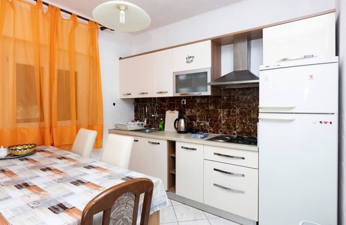 Grebastica Apartment | Two bedroom apartment near beach Grebaštica, Šibenik (A-461-a)
