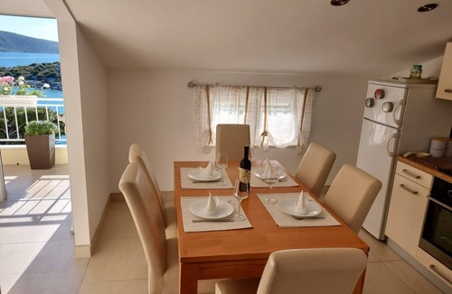 Grebastica Apartment | Two bedroom apartment near beach Grebaštica, Šibenik (A-8333-a)