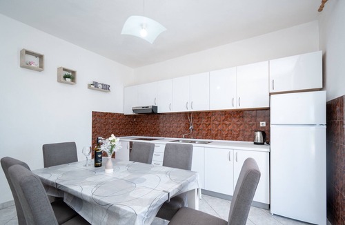 Bibinje Apartment | Two bedroom apartment near beach Bibinje, Zadar (A-5865-a)