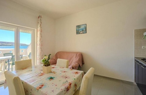 Metajna Apartment | Two bedroom apartment near beach Metajna, Pag (A-6289-a)