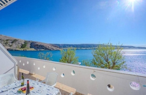 Metajna Apartment | Two bedroom apartment near beach Metajna, Pag (A-6289-f)