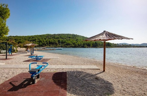 Pirovac Apartment | Two bedroom apartment near beach Pirovac, Šibenik (A-6447-b)
