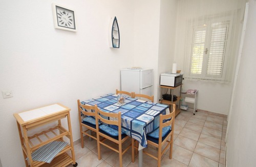 Podgora Apartment | Two bedroom apartment near beach Podgora, Makarska (A-6782-a)