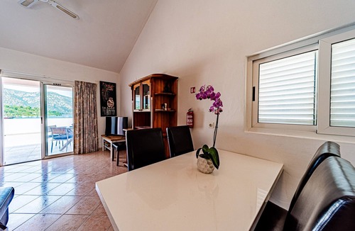 Kneza Apartment | Two bedroom apartment near beach Kneža, Korčula (A-168-c)
