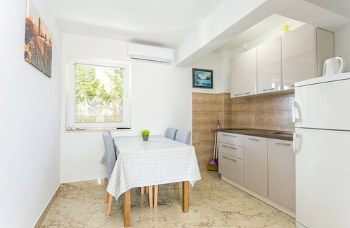 Mastrinka Apartment | Two bedroom apartment near beach Mastrinka, Čiovo (A-22956-b)