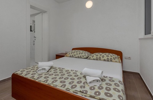 Pokrivenik Apartment | Two bedroom apartment near beach Cove Pokrivenik, Hvar (A-10427-a)