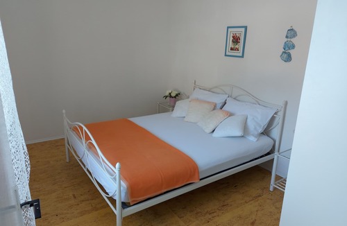 Gdinj Apartment | Two bedroom apartment near beach Cove Pobij, Hvar (A-9704-a)
