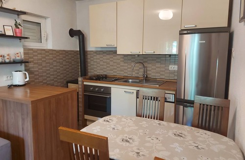 Pokrivenik Apartment | Two bedroom apartment near beach Cove Zarace (Gdinj), Hvar (A-25037-a)