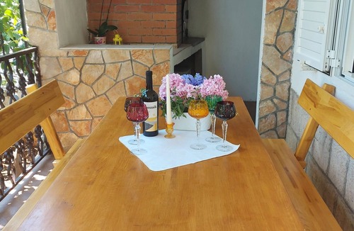 Pokrivenik Apartment | Two bedroom apartment near beach Cove Zarace (Gdinj), Hvar (A-25037-a)