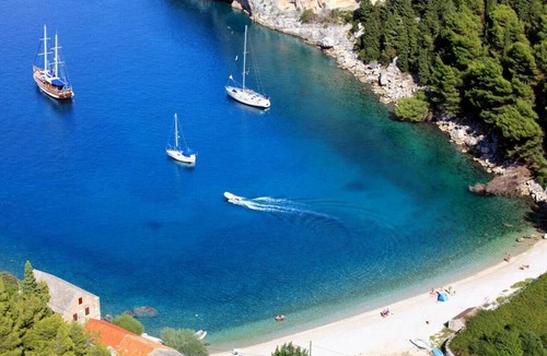 Pokrivenik Apartment | Two bedroom apartment near beach Cove Zarace (Gdinj), Hvar (A-25037-a)