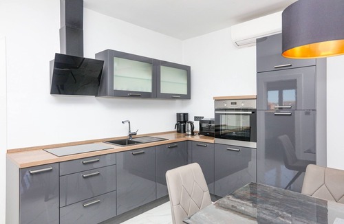 Srima Apartment | Two bedroom apartment near beach Srima - Vodice, Vodice (A-24956-b)