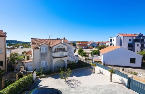 Srima Apartment | Two bedroom apartment near beach Srima - Vodice, Vodice (A-24956-b)