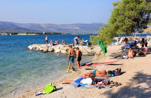 Arbanija Apartment | Two bedroom apartment near beach Mastrinka, Čiovo (A-11711-a)