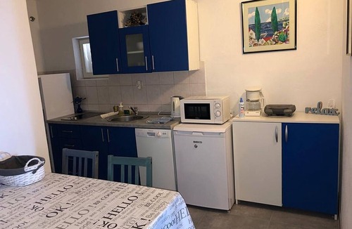 Tucepi Apartment | Two bedroom apartment near beach Tučepi, Makarska (A-2699-c)
