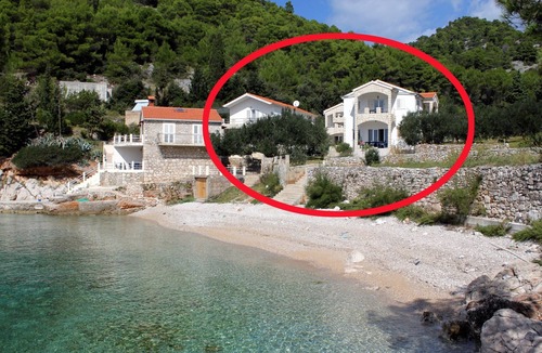 Gdinj Apartment | Two bedroom apartment near beach Cove Jedra, Hvar (A-2583-a)