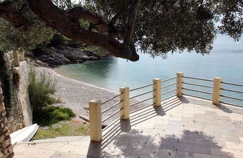 Gdinj Apartment | Two bedroom apartment near beach Cove Jedra, Hvar (A-2583-a)