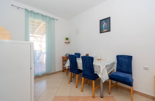Preko Apartment | Two bedroom apartment near beach Preko, Ugljan (A-11914-a)