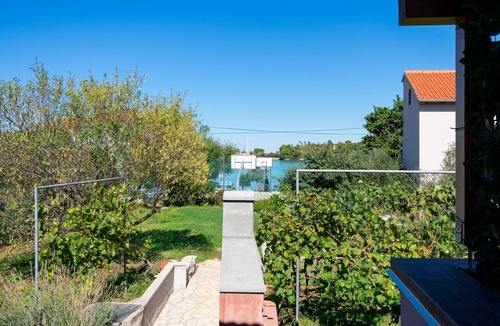 Preko Apartment | Two bedroom apartment near beach Preko, Ugljan (A-11914-a)