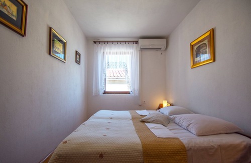 Selce Apartment | Two bedroom apartment near beach Selce, Crikvenica (A-14306-c)