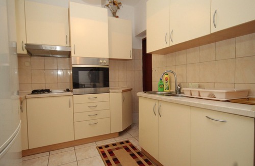 Kraj Apartment | Two bedroom apartment near beach Tkon, Pašman (A-686-a)