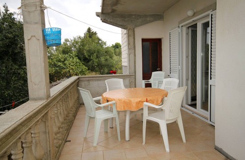 Kraj Apartment | Two bedroom apartment near beach Tkon, Pašman (A-686-a)