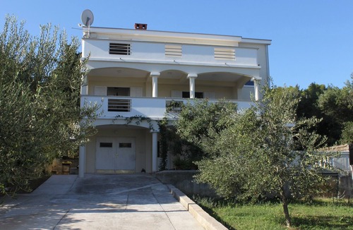 Tkon Apartment | Two bedroom apartment near beach Tkon, Pašman (A-8297-a)