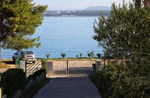Tkon Apartment | Two bedroom apartment near beach Tkon, Pašman (A-8297-a)