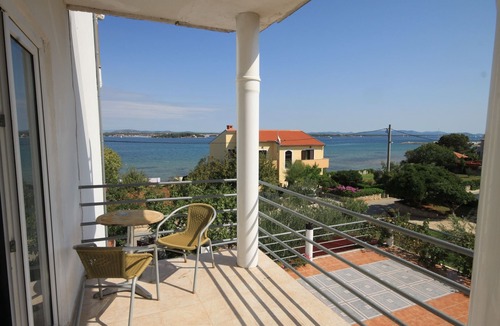 Kraj Apartment | Two bedroom apartment near beach Tkon, Pašman (A-8458-a)