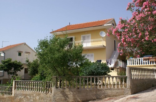 Grebastica Apartment | Two bedroom apartment with balcony and sea view Grebaštica, Šibenik (A-9686-a)