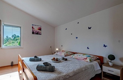 Zrnovo Apartment | Two bedroom apartment with terrace and sea view Cove Vrbovica, Korčula (A-12057-d)