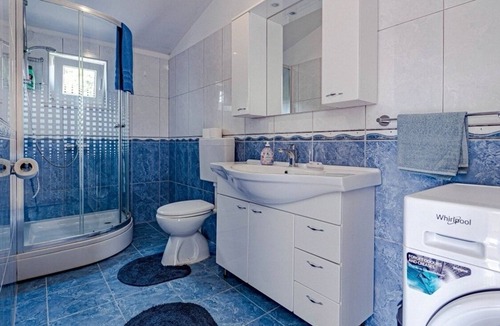 Zrnovo Apartment | Two bedroom apartment with terrace and sea view Cove Vrbovica, Korčula (A-12057-d)