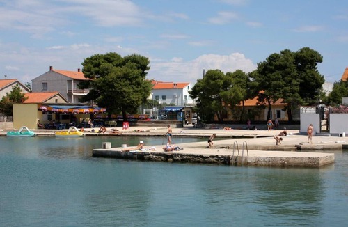 Betina Apartment | Two bedroom apartment with terrace Betina, Murter (A-23716-a)