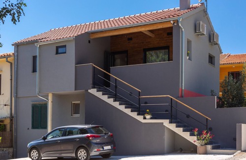 Komiza Apartment | Two bedroom apartment with terrace Komiža, Vis (A-23956-a)