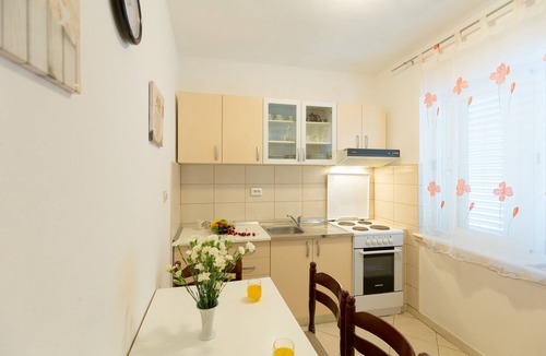 Zrnovo Apartment | Two bedroom apartment with terrace and sea view Tri Žala, Korčula (A-4346-a)