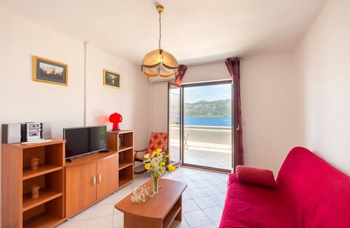 Zrnovo Apartment | Two bedroom apartment with terrace and sea view Tri Žala, Korčula (A-4346-b)