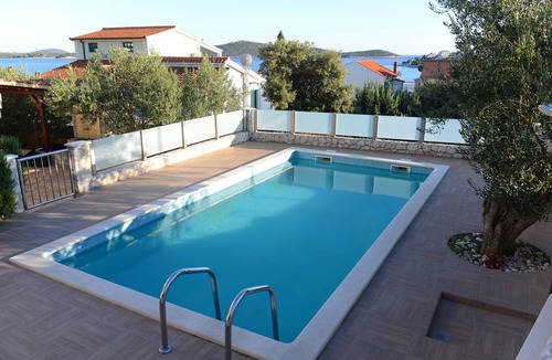 Sevid Apartment | Two bedroom apartment with a swimming pool Sevid, Trogir (A-21163-a)