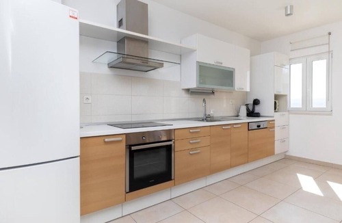 Medici Apartment | Two bedroom apartment with a swimming pool by the beach Medići, Omiš (A-25214-d)
